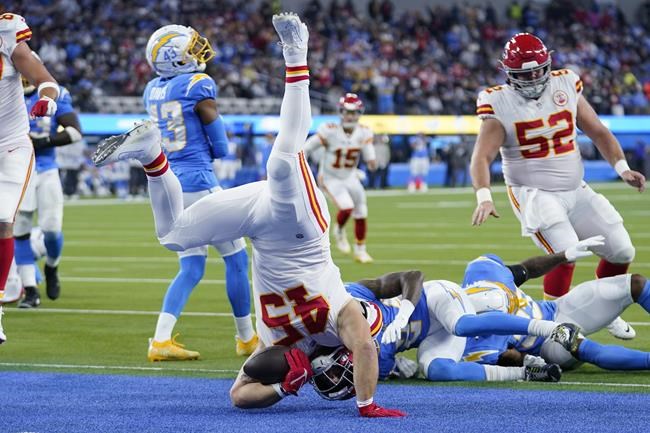 Kelce's OT touchdown gives Chiefs 34-28 win over Chargers | iNFOnews.ca