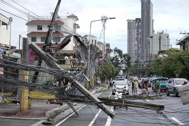 Typhoon leaves 12 dead, traps people on roofs in Philippines | iNFOnews.ca CP609515744