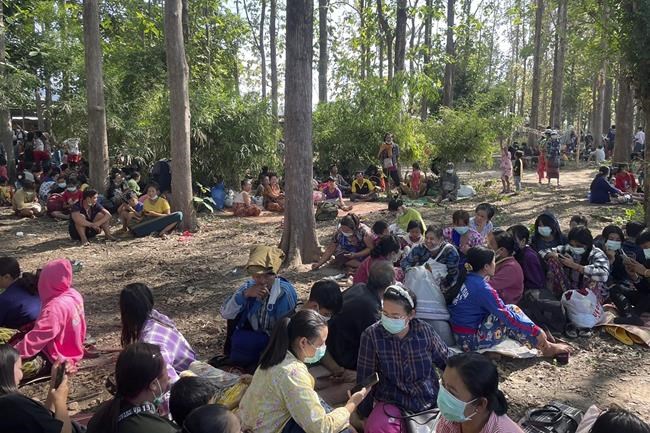 Myanmar army airstrikes send hundreds fleeing into Thailand | iNFOnews.ca