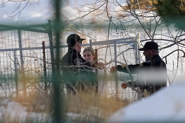 Crews box in Colorado wildfire as investigators seek cause | iNFOnews.ca CP2007098676