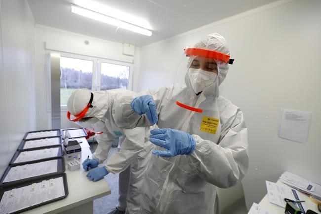 Czechs shorten COVID isolation, quarantine, due to omicron | iNFOnews.ca Czechs shorten COVID isolation, quarantine, due to omicron | iNFOnews.ca