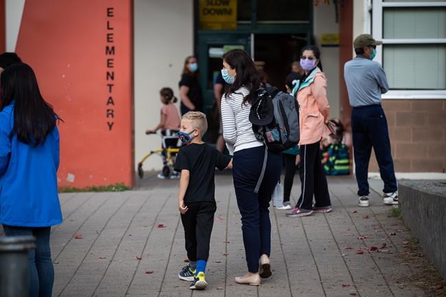 Opening schools should be a priority, but Omicron requires extra safety: experts | iNFOnews.ca