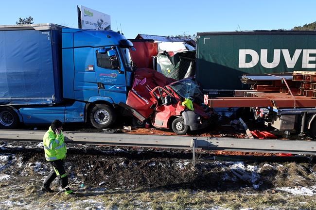 Multiple-car crash as heavy snowfall closes Czech highway | iNFOnews.ca Multiple-car crash as heavy snowfall closes Czech highway | iNFOnews.ca