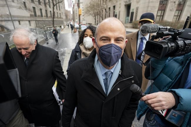 Avenatti cast as both thief, generous lawyer at NYC trial | iNFOnews.ca