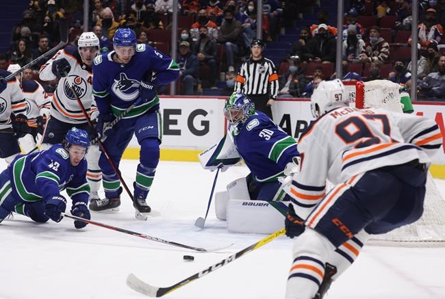 McDavid scores in overtime as Edmonton Oilers edge Vancouver Canucks 3-2 | iNFOnews.ca CP1133078549
