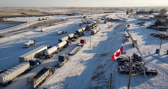 Break in Alberta border blockade; lanes open in both directions | iNFOnews.ca
