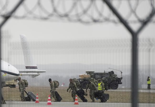 U.S. airborne infantry troops arrive in Poland amid tensions | iNFOnews.ca U.S. airborne infantry troops arrive in Poland amid tensions | iNFOnews.ca