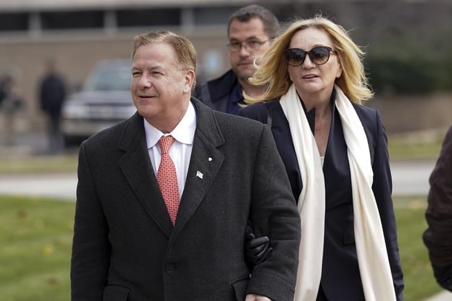 Gun-waving St. Louis couple placed on probation as lawyers | iNFOnews.ca CP1178583947