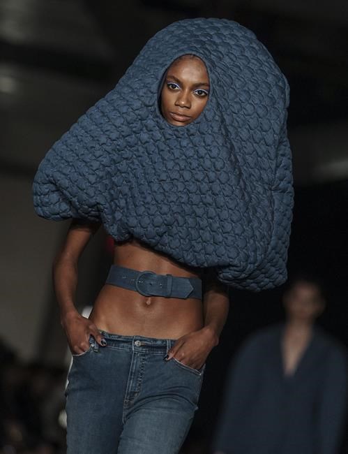 Christian Siriano's latest show part matrix, bygone times | iNFOnews.ca Christian Siriano's latest show part matrix, bygone times | iNFOnews.ca