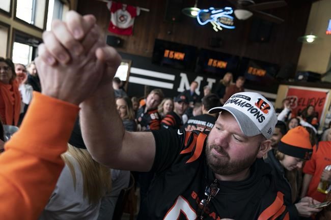 Bengals fans turn out in Cincinnati to watch Super Bowl | iNFOnews.ca Bengals fans turn out in Cincinnati to watch Super Bowl | iNFOnews.ca