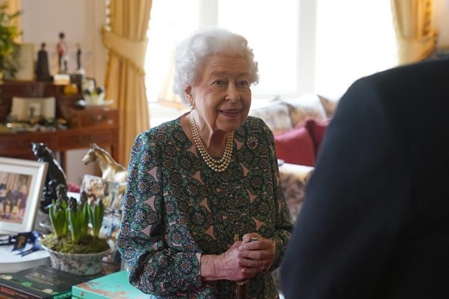 Queen still has mild COVID symptoms, cancels online meetings | iNFOnews.ca