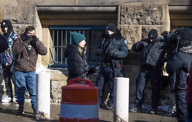 Journalism experts say threats to press during protests a wake-up call | iNFOnews.ca