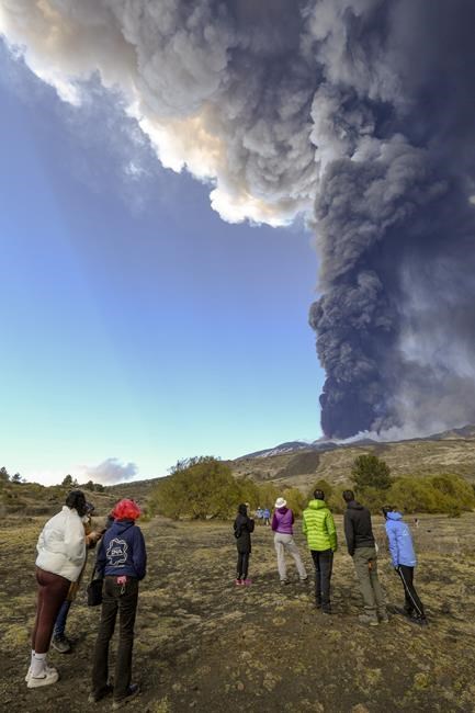 Mount Etna roars again, sends up towering volcanic ash cloud | iNFOnews.ca