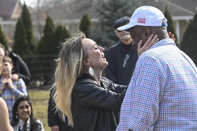 Ukrainian woman weds Chicago fiancé ahead of return home | iNFOnews.ca Ukrainian woman weds Chicago fiancé ahead of return home | iNFOnews.ca
