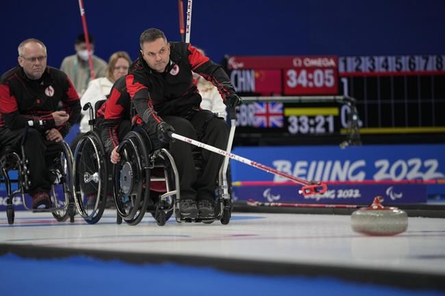 Canada's wheelchair curling team qualifies for Paralympic playoffs with comeback win | iNFOnews.ca