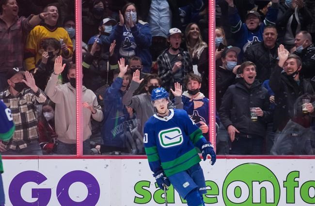 Canucks star centre Elias Pettersson day-to-day with upper-body injury | iNFOnews.ca