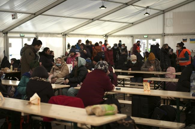 Berlin train station turns into refugee town for Ukrainians | iNFOnews.ca CP198040546
