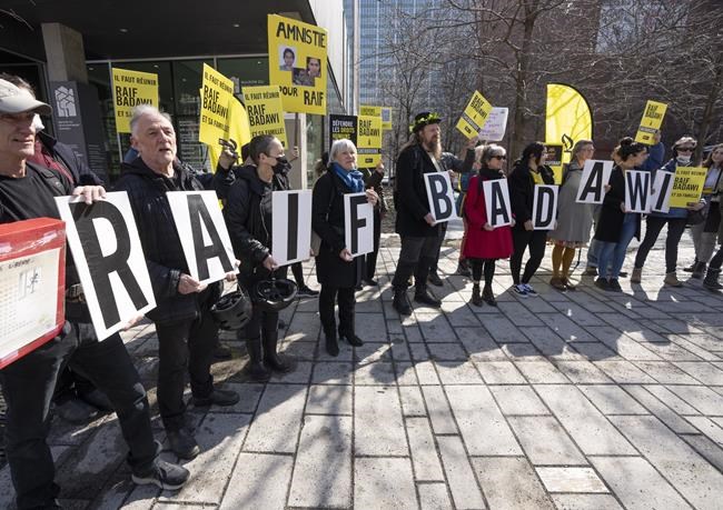 Vigil for Saudi activist Raif Badawi calls for reunification with family in Quebec | iNFOnews.ca