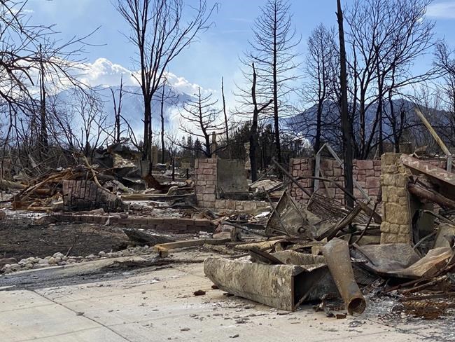 Colorado wildfire forces evacuation orders for 19,000 people | iNFOnews.ca