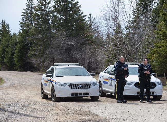 RCMP officer hesitated after speeding by N.S. mass shooter on second day of killings | iNFOnews.ca