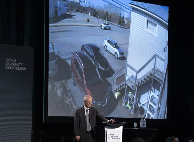 Families describe tense encounters with RCMP on N.S. mass shooting's second day | iNFOnews.ca