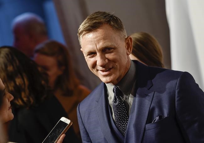 COVID-19 temporarily stops Daniel Craig's return to Broadway | iNFOnews.ca