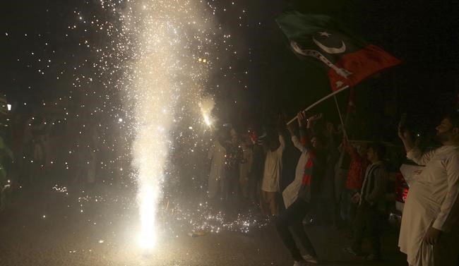 Pakistan's top court blocks PM's move to stay in power | iNFOnews.ca CP292148871