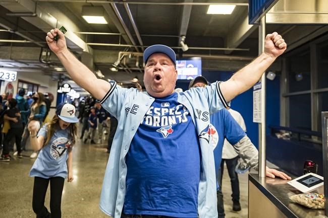 Toronto businesses hopeful as stadiums fill up for first time since pandemic | iNFOnews.ca
