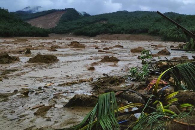 Flooding, landslides kill at least 25 people in Philippines | iNFOnews.ca Flooding, landslides kill at least 25 people in Philippines | iNFOnews.ca