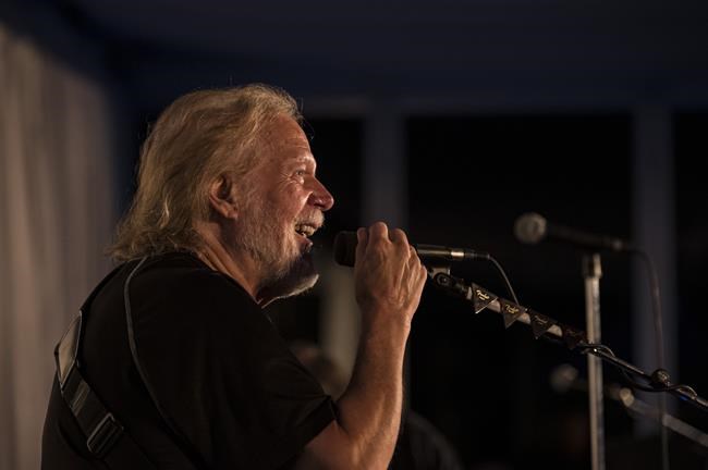 Randy Bachman postpones tour due to 'health challenges' | iNFOnews.ca