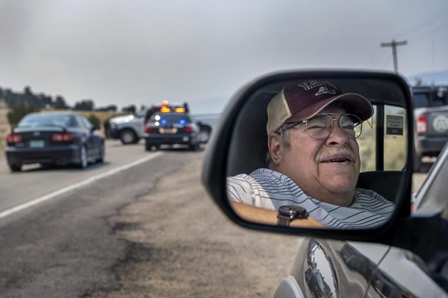 "A very chaotic situation': Crews tackle growing wildfires | iNFOnews.ca "A very chaotic situation': Crews tackle growing wildfires | iNFOnews.ca
