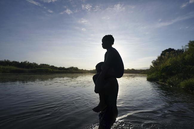Guardsman who drowned on Texas border had no float device | iNFOnews.ca CP195432429
