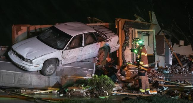 Tornado rips through Kansas; 3 students killed in crash | iNFOnews.ca CP199511327