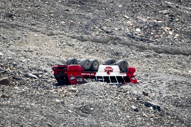 Tour bus operator faces health and safety charges in deadly Icefield crash | iNFOnews.ca