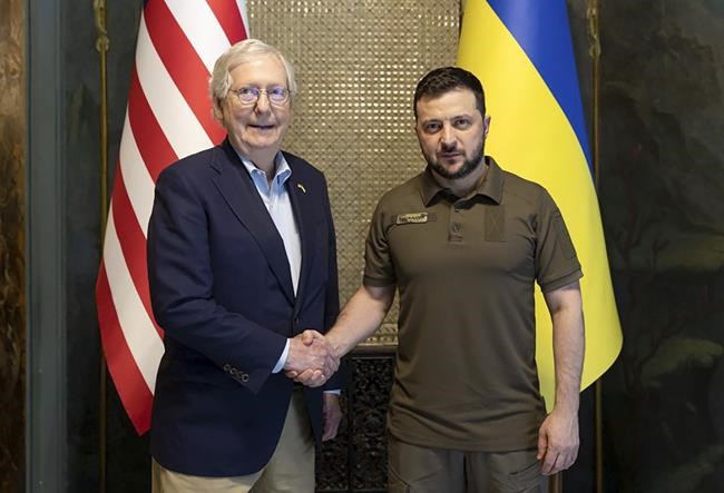 McConnell, GOP senators meet Zelenskyy in surprise Kyiv stop | iNFOnews.ca