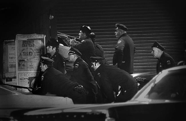 Review: A landmark NYC police standoff in 'Hold Your Fire' | iNFOnews.ca Review: A landmark NYC police standoff in 'Hold Your Fire' | iNFOnews.ca