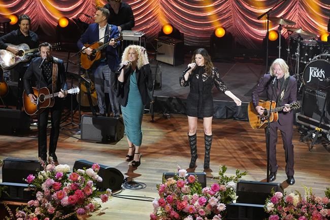 Female country stars to join Wynonna Judd on tour this fall | iNFOnews.ca