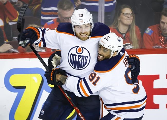 Edmonton Oilers douse Calgary Flames 5-3 to even playoff series 1-1 | iNFOnews.ca Edmonton Oilers douse Calgary Flames 5-3 to even playoff series 1-1 | iNFOnews.ca