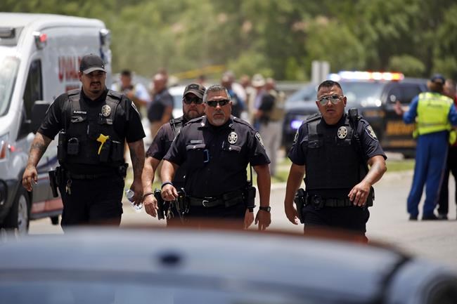 Police inaction moves to center of Uvalde shooting probe | iNFOnews.ca Police inaction moves to center of Uvalde shooting probe | iNFOnews.ca