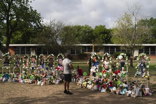 'Very angry': Uvalde locals grapple with school chief's role | iNFOnews.ca 'Very angry': Uvalde locals grapple with school chief's role | iNFOnews.ca