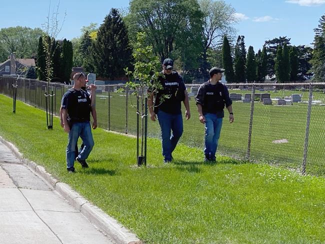 Police: 2 people shot in Wisconsin cemetery shooting | iNFOnews.ca Police: 2 people shot in Wisconsin cemetery shooting | iNFOnews.ca