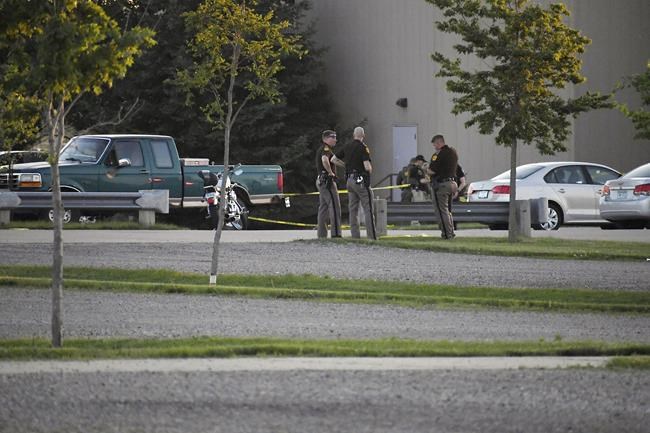 Police say man shoots 2 females, self outside Iowa church | iNFOnews.ca CP1947148101