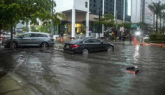 Heavy rain hits Florida, flooding strands Miami vehicles | iNFOnews.ca