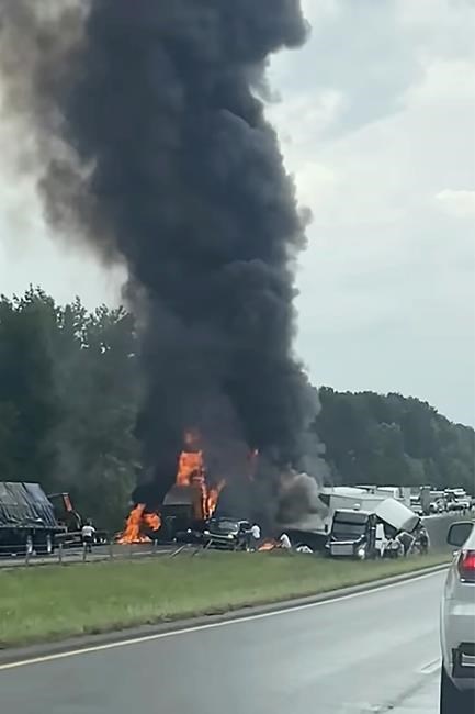 Arkansas highway reopened a day after crashes killed 3 | iNFOnews.ca Arkansas highway reopened a day after crashes killed 3 | iNFOnews.ca