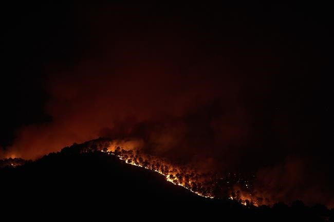 Firefighters in Spain battle blazes amid unusual heat wave | iNFOnews.ca CP10967757