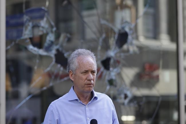 Mayor of Louisville, Kentucky, 'doing fine' after punch | iNFOnews.ca