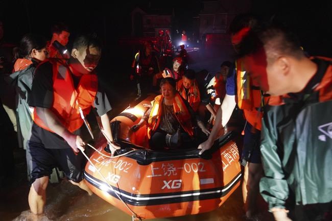 Heavy flooding, landslides destroy buildings, roads in China | iNFOnews.ca
