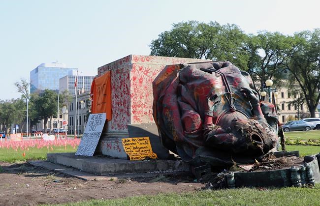 Damaged Queen Victoria statue is beyond repair, Manitoba government says | iNFOnews.ca Damaged Queen Victoria statue is beyond repair, Manitoba government says | iNFOnews.ca