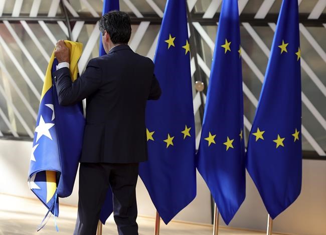 Moldova, tiny, poor and bordering Ukraine, gets EU candidacy | iNFOnews.ca