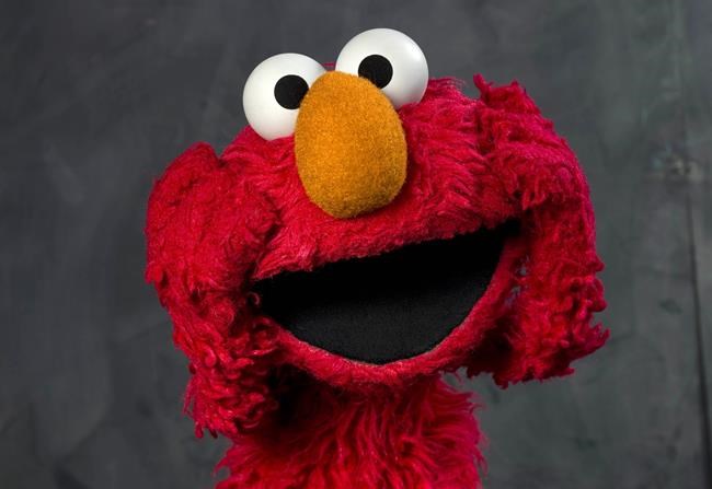 Elmo, 3, joins youngest Americans in getting vaccinated | iNFOnews.ca